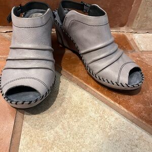 Bussola Light Gray Peep-Toe Mules